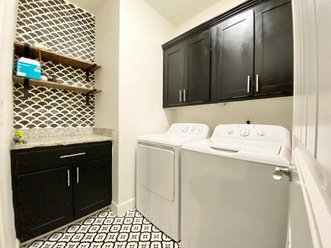 Foto del edificio - 117 E Glendale Ln