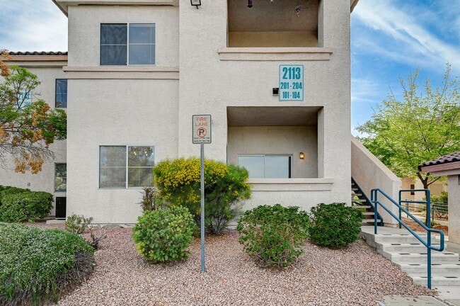 Building Photo - Spacious 2 Bedroom Condo in Gated Community!