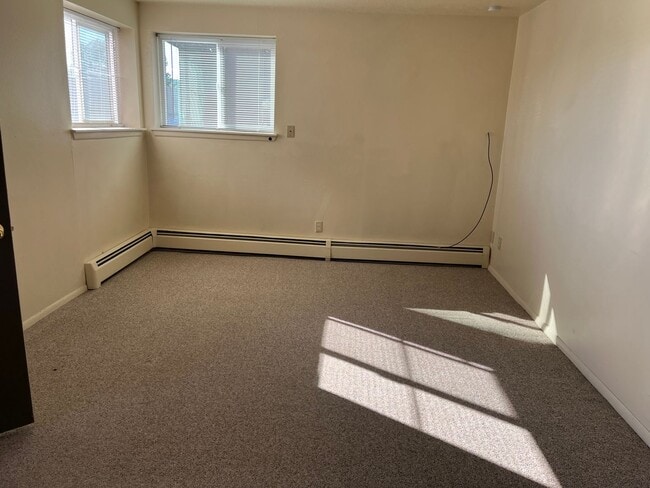 Building Photo - Downstairs Two Bedroom Apt in Bayfield