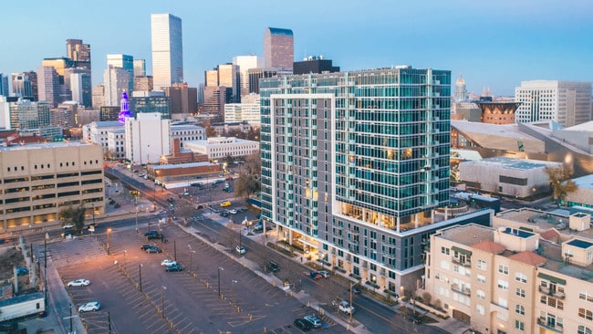 Building Photo - Eviva on Cherokee