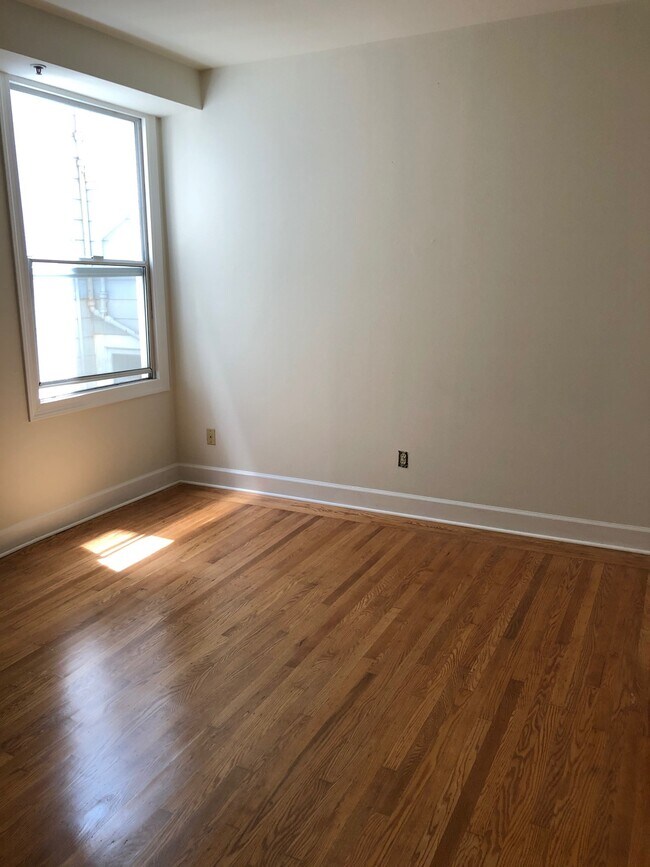 Building Photo - 425 Lombard St