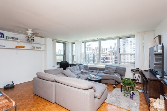 Building Photo - Amazing 1 Bed/1 Bath condo, in the old tow...