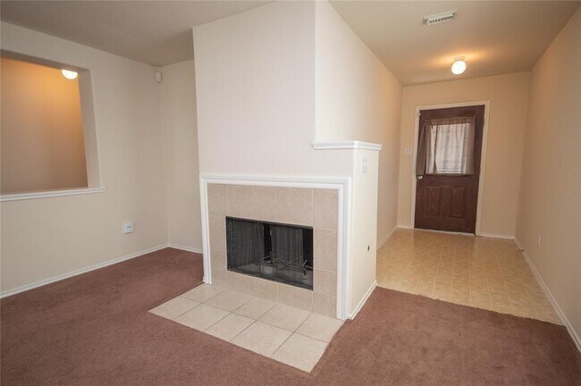 Foto del edificio - 315 Remington Creek Dr