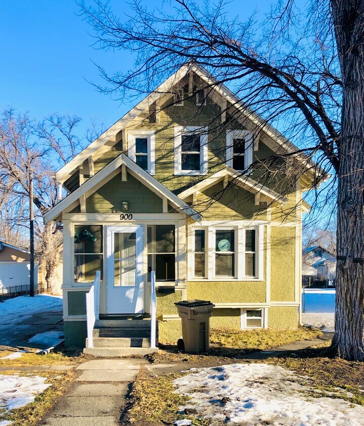 Foto principal - 900 1st Ave NW