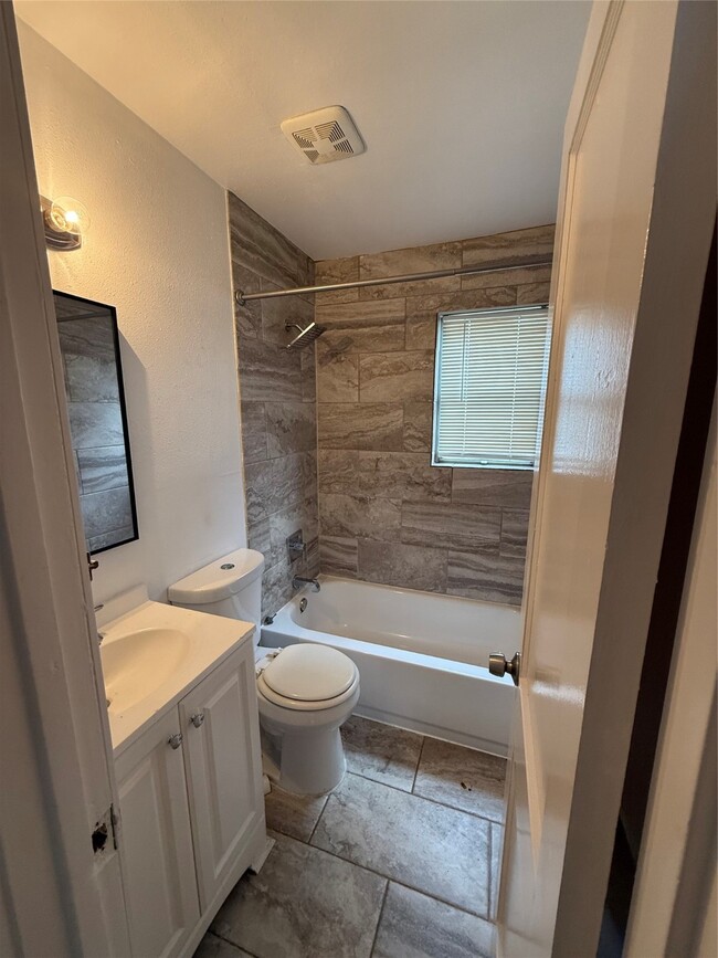 Building Photo - 5010 Ennis St