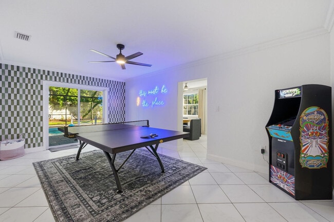 Foto del edificio - 1111 67th St NW