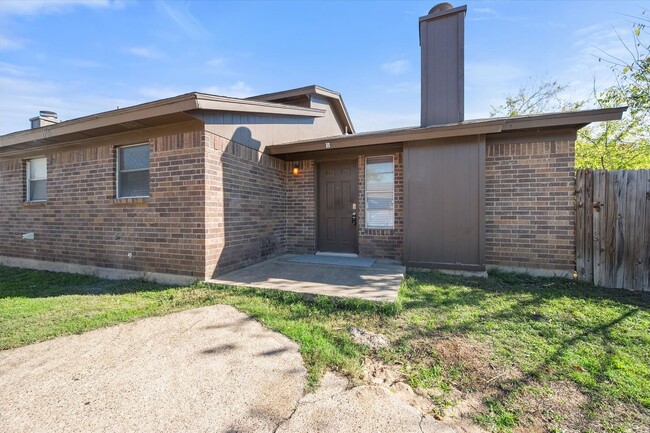 Building Photo - Arlington 2 Bedroom