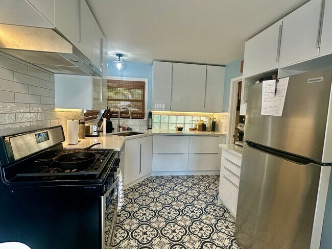 Foto del edificio - Palo Alto Dream Rental with Backyard Parad...