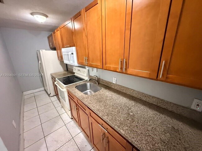 Building Photo - 633 W 68th St