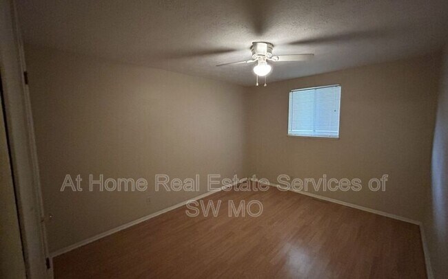 Foto del edificio - 1628 N Benton Ave