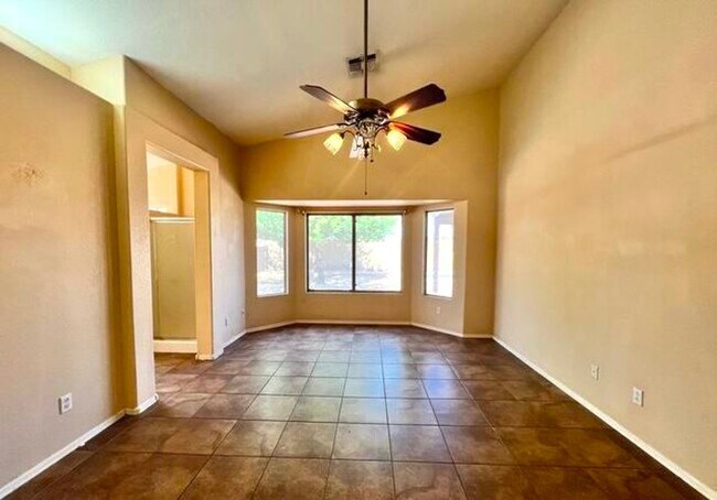 Building Photo - Lovely 4-bedroom, 2-bathroom home located ...