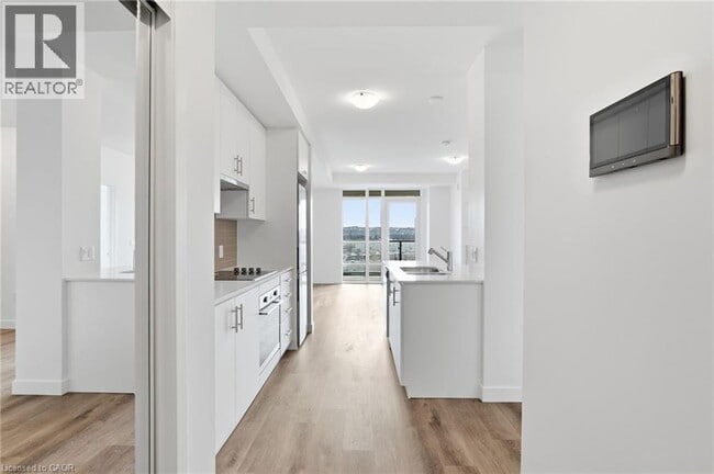 Building Photo - 461 Green Rd