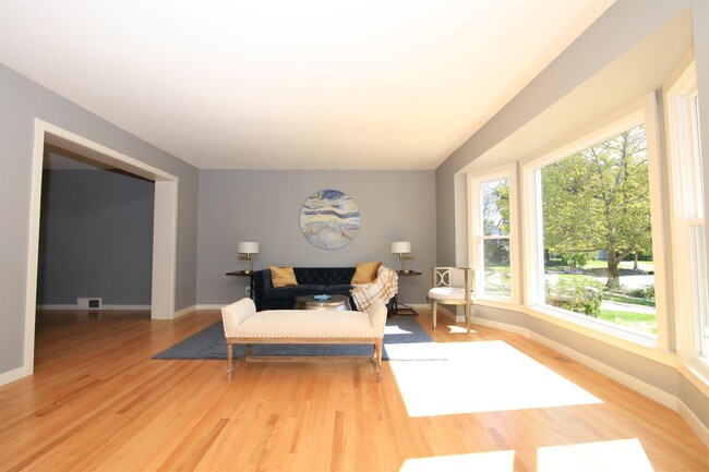 Building Photo - 1530 Hanover Ct