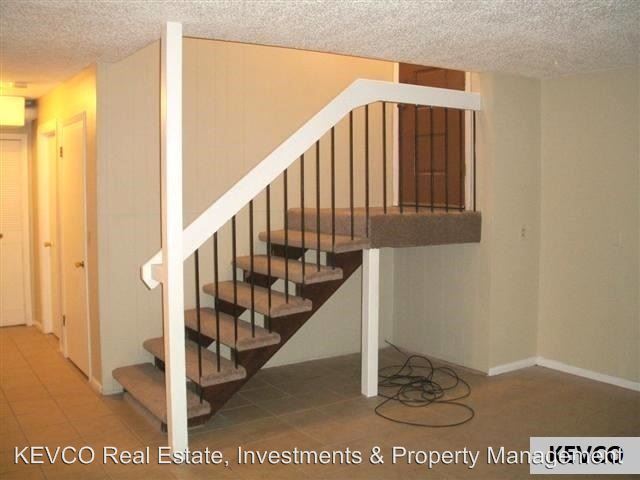 Building Photo - 1613 Banyan Dr