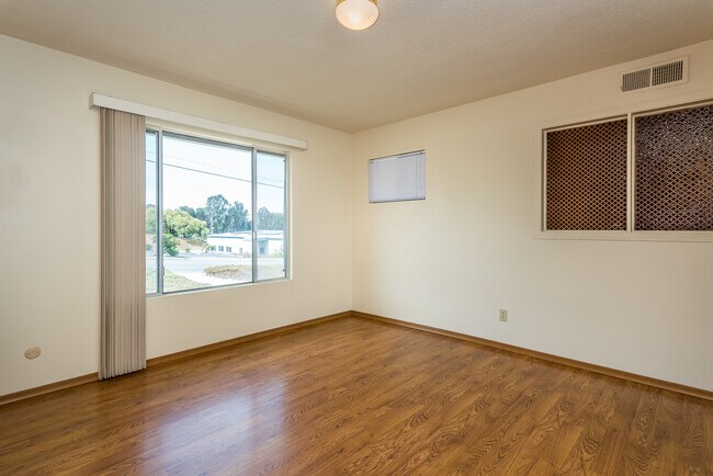 Foto del edificio - 3 bedroom house on large lot