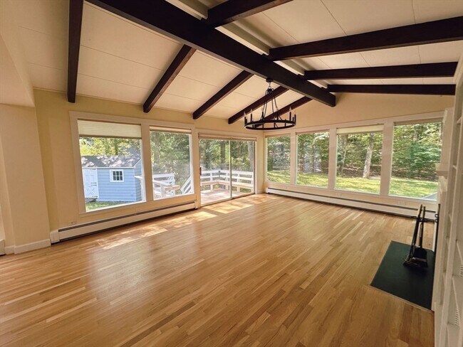 Foto del edificio - 75 Woodchester Dr