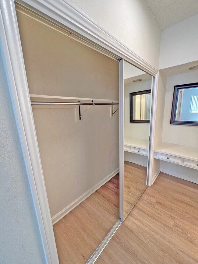 Building Photo - 6100 Buckingham Pkwy