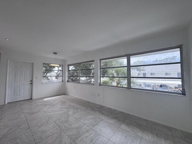 Building Photo - 306 Parkside Dr