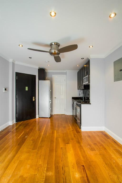 Foto principal - 437 W 53rd St