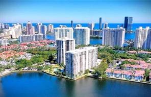 Foto del edificio - 18181 NE 31st Ct