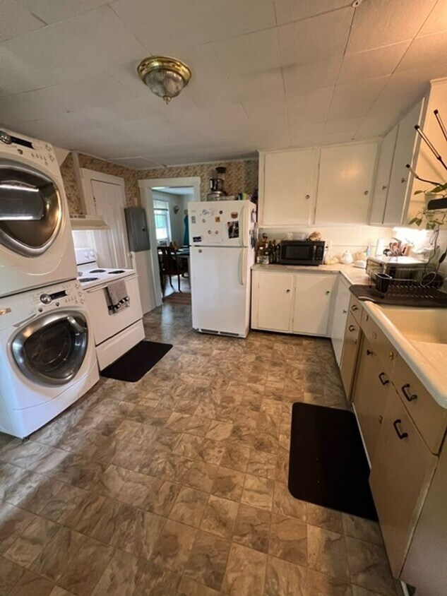 6 Riverside Dr Unit 1, Enfield, NH 03748 Room for Rent in Enfield, NH