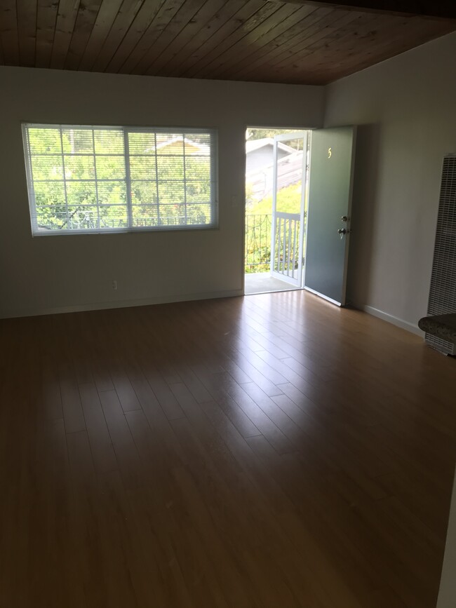 Foto del edificio - 1295 N Hudson Ave