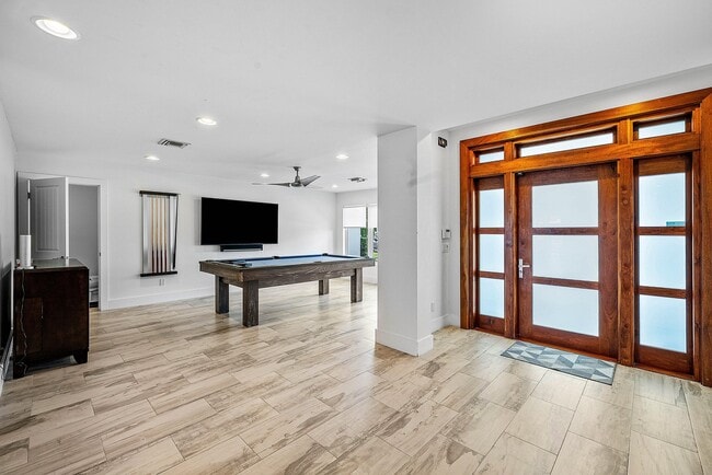 Building Photo - 740 NE 36th St