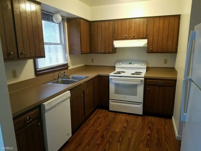 Foto del edificio - 1345 S Center Rd