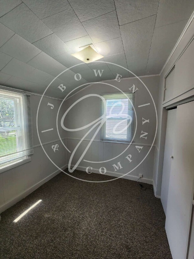 Building Photo - Charming 2-Bedroom Gem in Maumee!