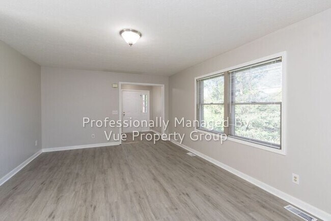 Building Photo - 5272 Villa Ct