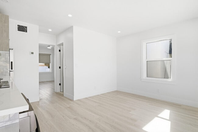 Building Photo - 5909 S Dixie Hwy