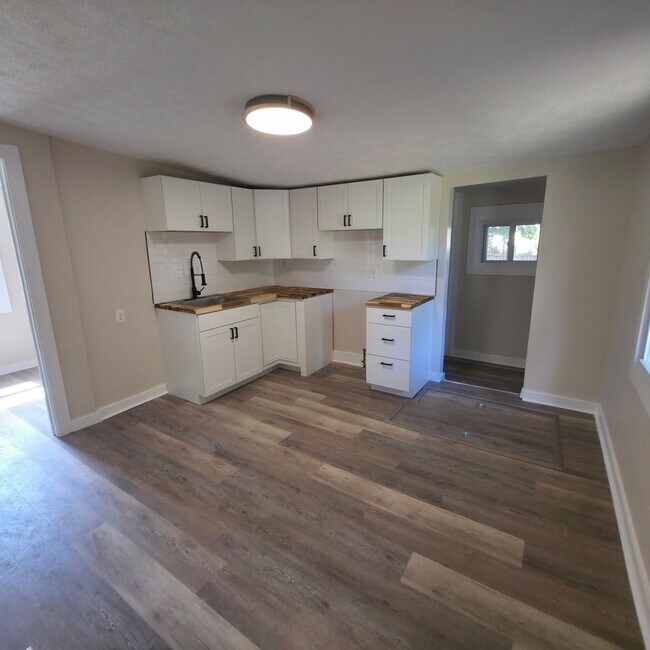 Foto del edificio - Single Family Ranch 2 beds 1 bath FOR RENT!