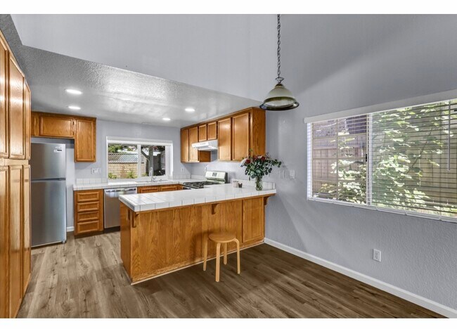 Building Photo - 625 Forester Ln