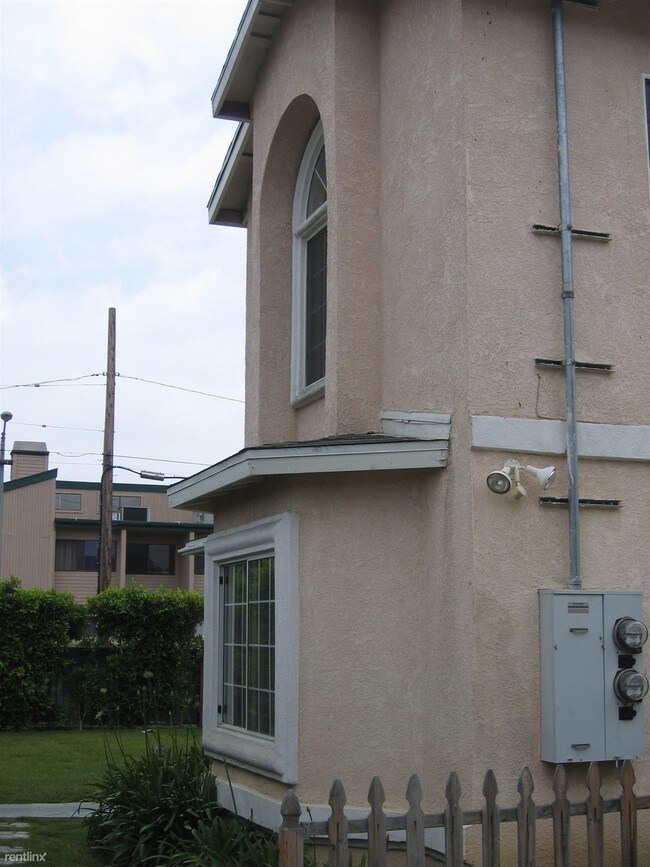 Building Photo - 3 br, 2 bath House - 8459 Langdon Ave