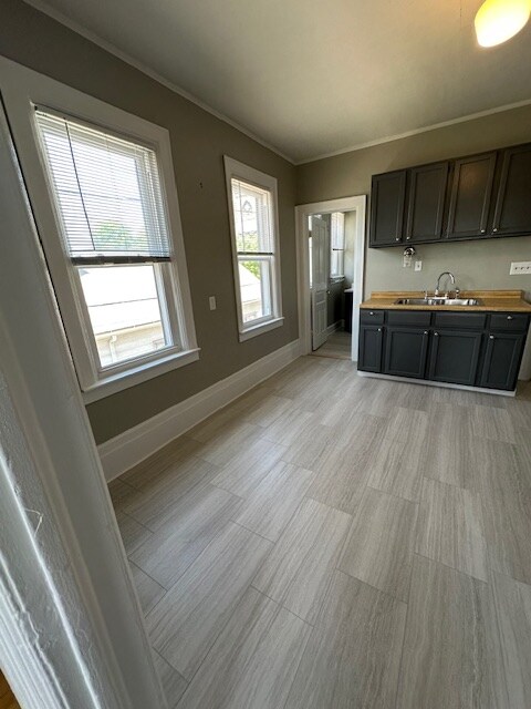 Building Photo - 919 E Clarke St