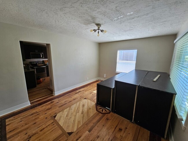 Building Photo - 4 Bedroom House in SLC for Rent!
