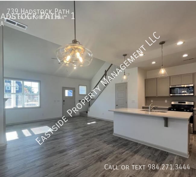 Building Photo - 739 Hadstock Path