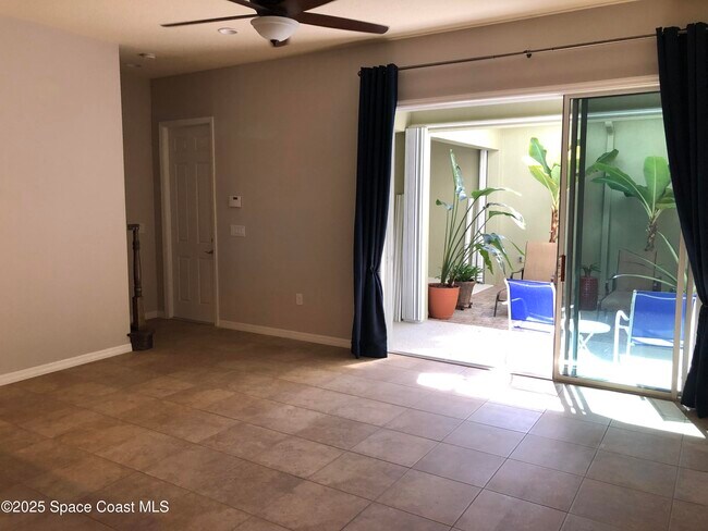 Foto del edificio - 3225 Sedge Dr