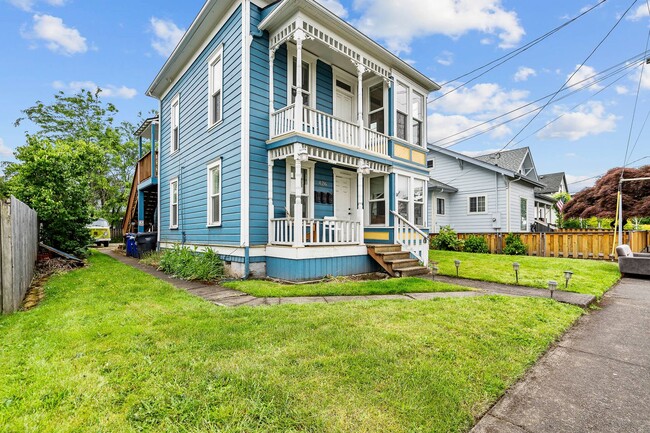 Building Photo - Charming 2 bedroom duplex-$200 off move in...