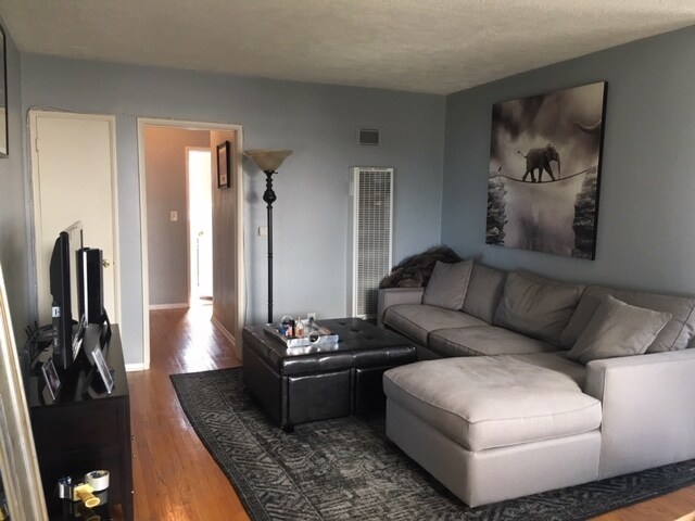 living - 16543 Sunset Blvd