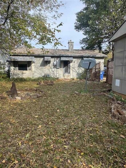 Building Photo - 2119 W Sherwood Ave