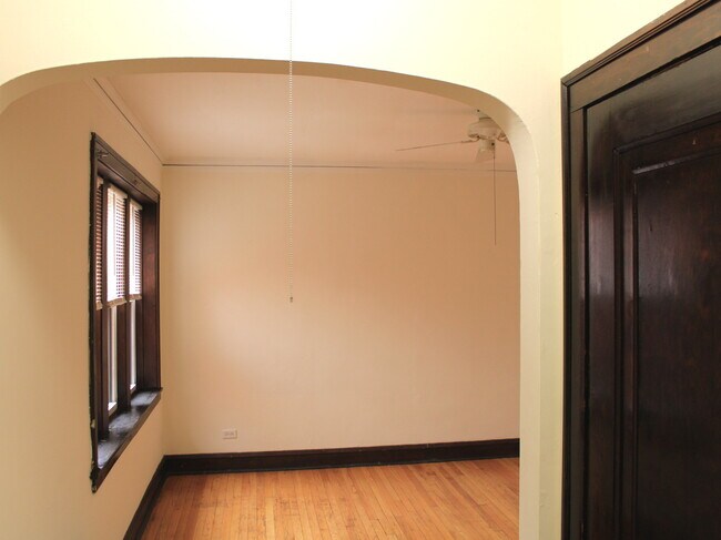 Foto del edificio - 3544 N New England Ave