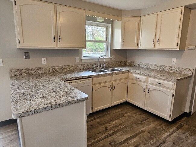 Foto del edificio - 608 Sunflower Dr