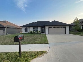 Building Photo - 3602 Yellowwood Dr