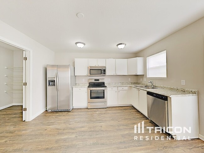 Building Photo - 908 Littleton Dr