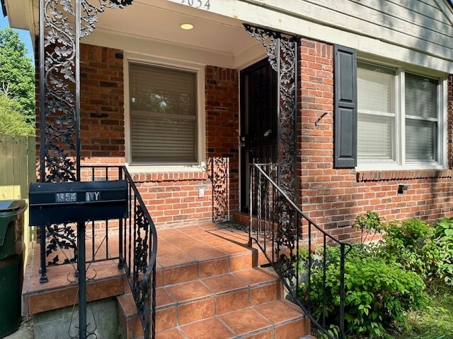 Foto del edificio - 1654 Ivy Rd