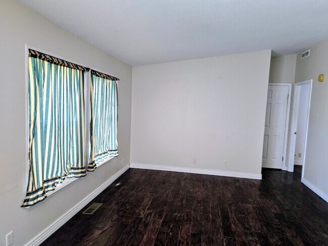 Building Photo - 1031 S 900 W