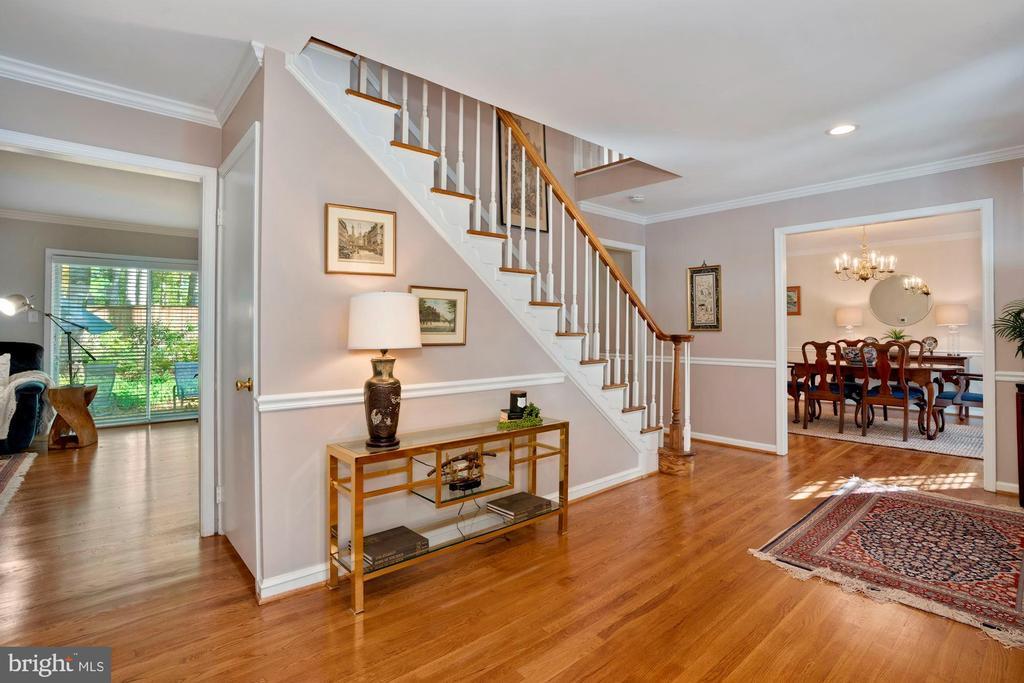 Primary Photo - 10201 Logan Dr