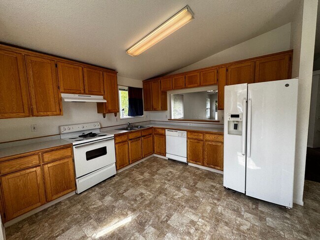 Foto del edificio - Beautiful pet-friendly home in a wooded ar...