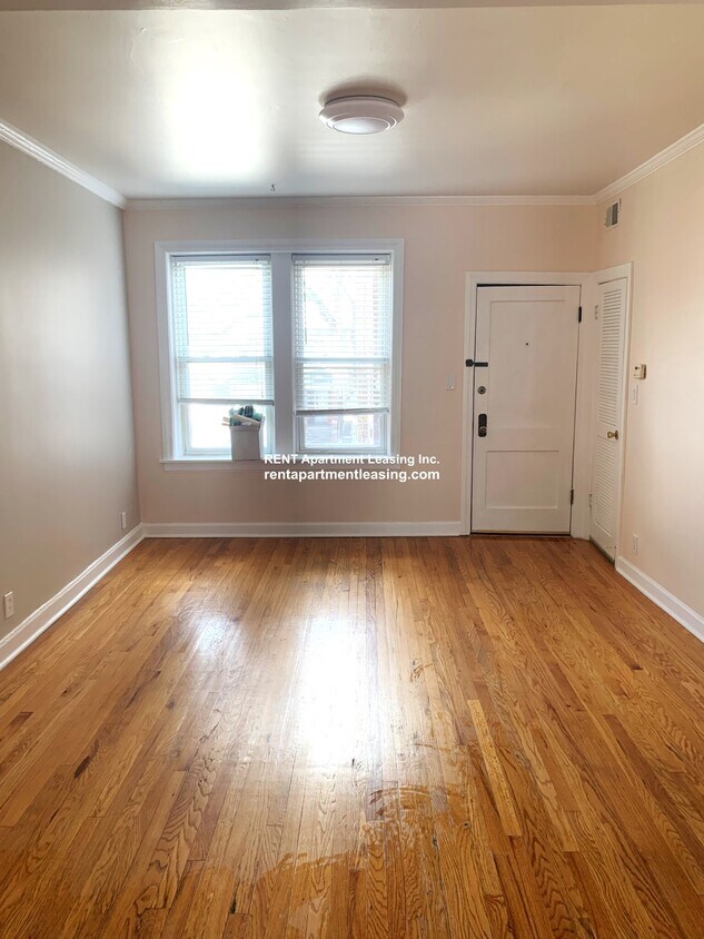 Primary Photo - 4950 W Warwick Ave